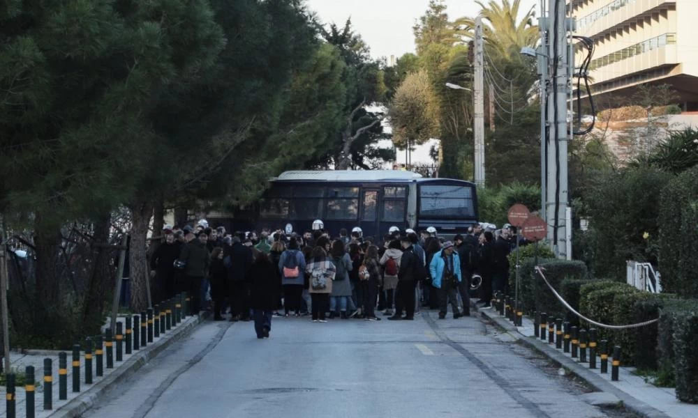 Συνέδριο ΓΣΕΕ -Συγκέντρωση του ΠΑΜΕ απ' έξω